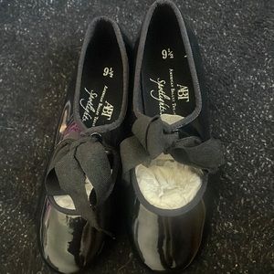 Tap, dancing shoes never used